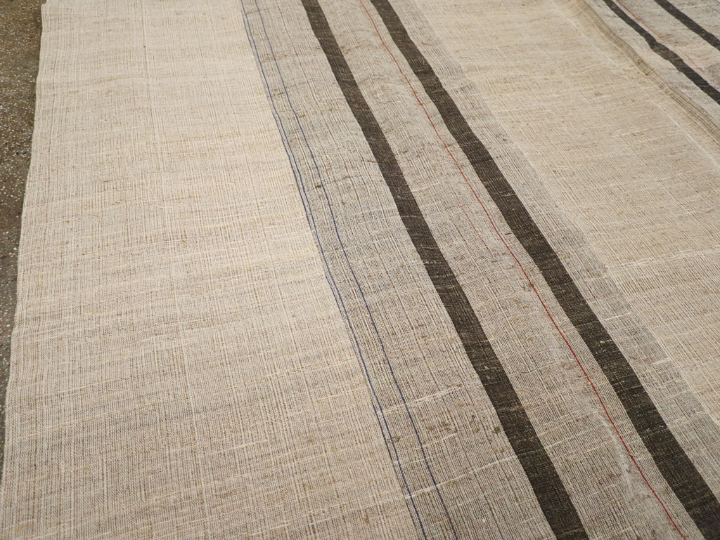 Vintage Turkish Flatweave Kilim Room Size Carpet, No.31308 - Galerie Shabab