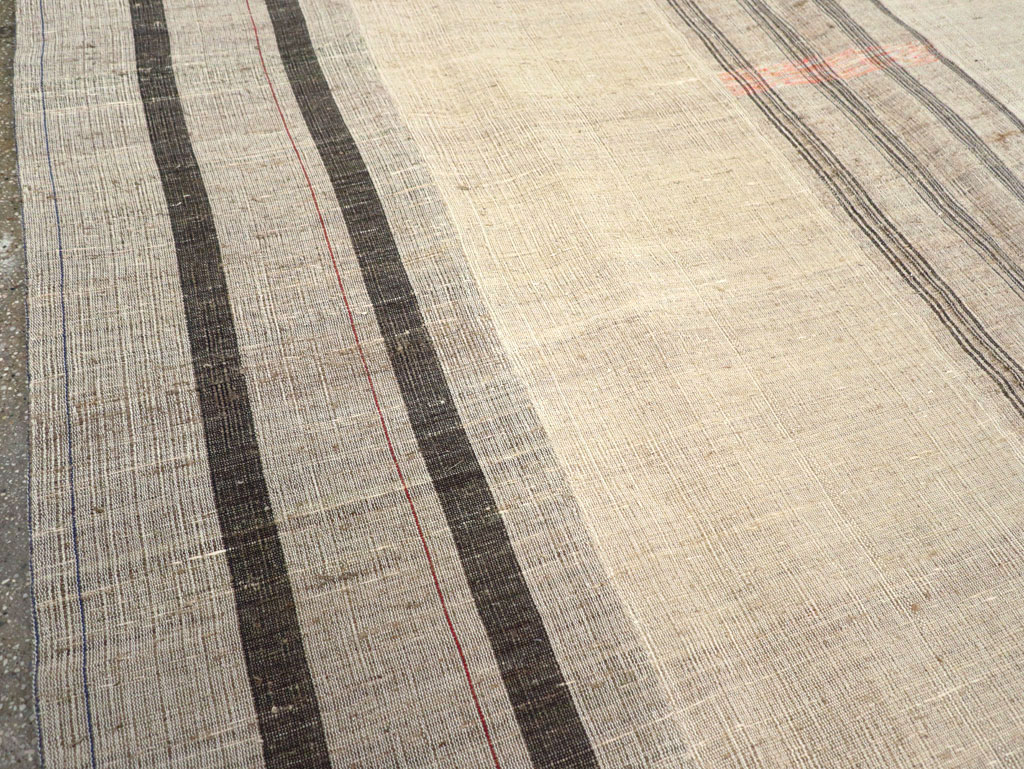 Vintage Turkish Flatweave Kilim Room Size Carpet, No.31313 - Galerie Shabab