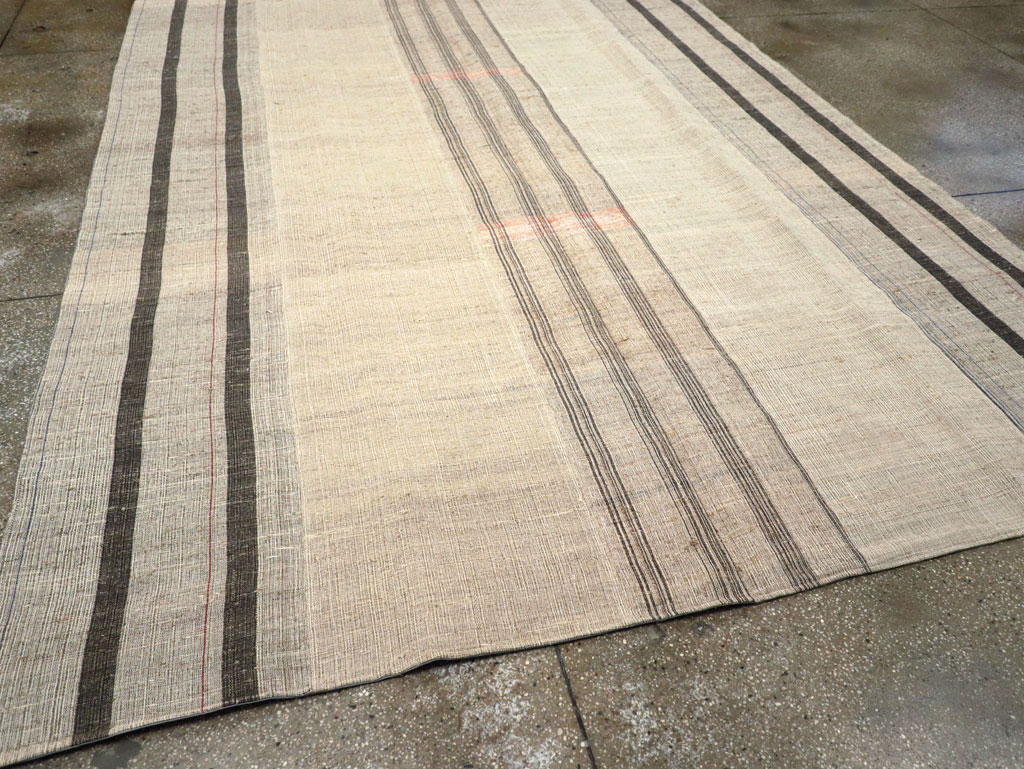 Vintage Turkish Flatweave Kilim Room Size Carpet, No.31313 - Galerie Shabab