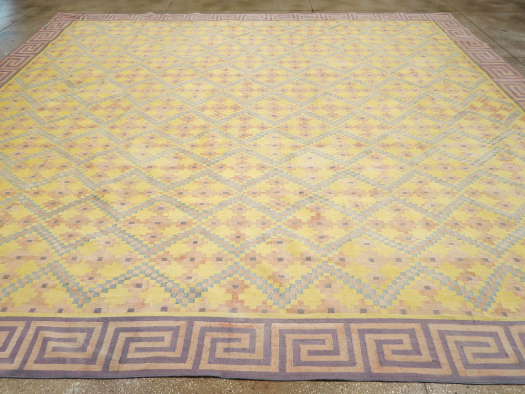 Vintage Indian Dhurrie Square Room Size Flatweave Carpet, No.31322 - Galerie Shabab