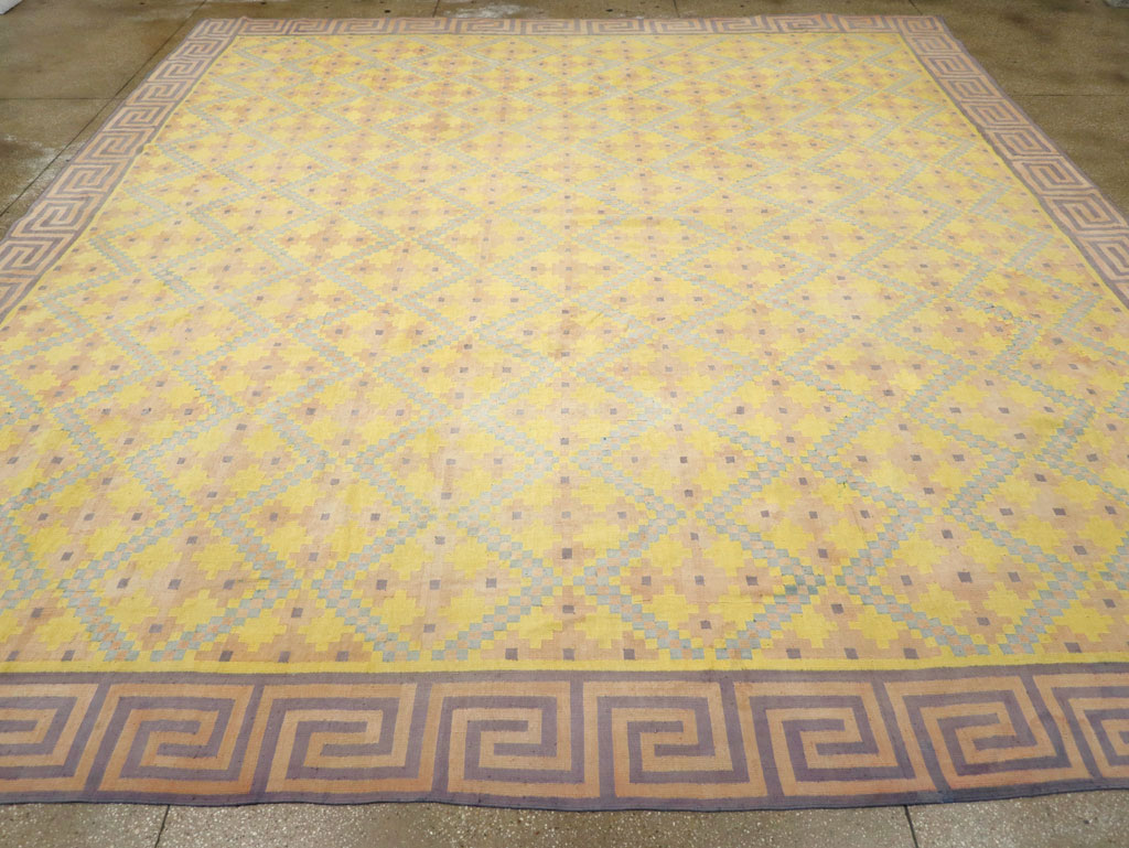 Vintage Indian Dhurrie Square Room Size Flatweave Carpet, No.31323 - Galerie Shabab