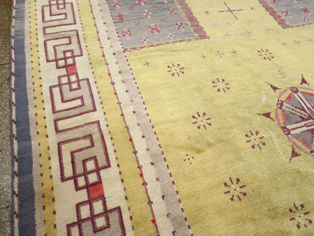 Vintage European Art Deco Long and Narrow Carpet, No.31337 - Galerie Shabab