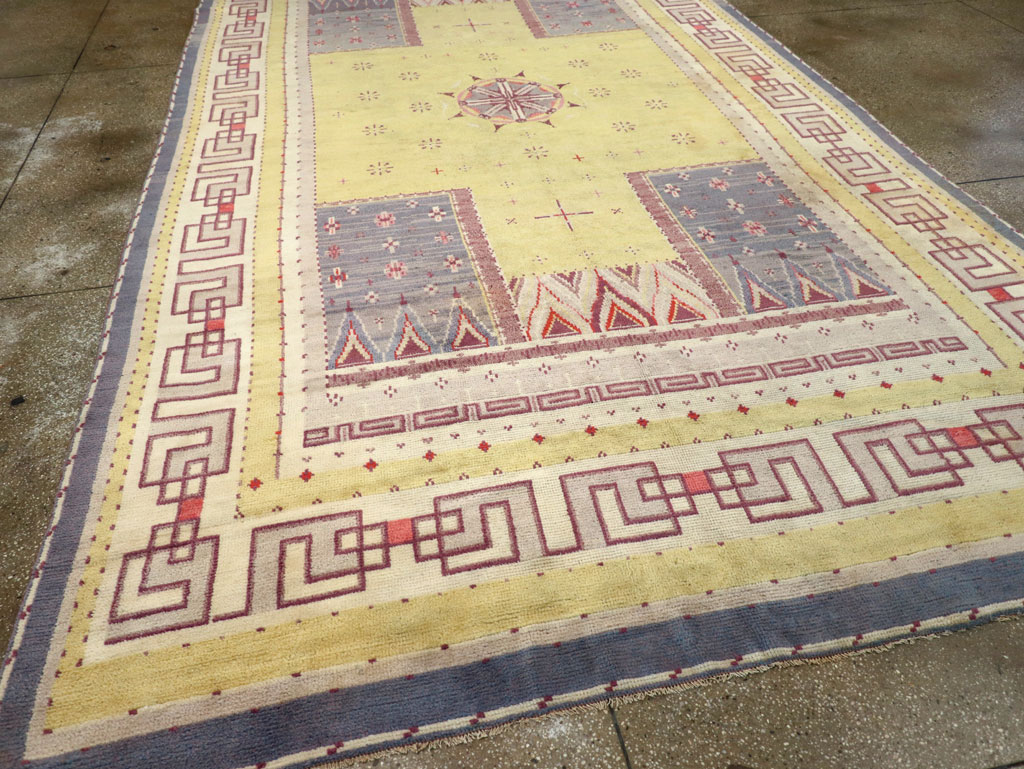 Vintage European Art Deco Long and Narrow Carpet, No.31337 - Galerie Shabab