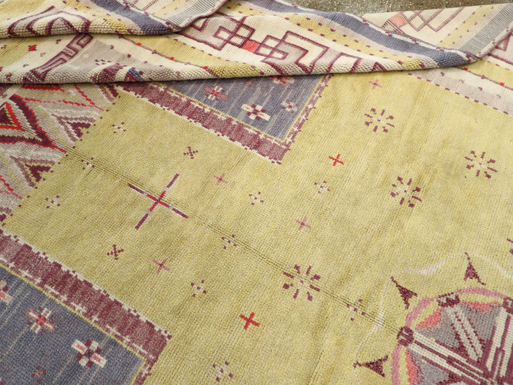 Vintage European Art Deco Long and Narrow Carpet, No.31337 - Galerie Shabab