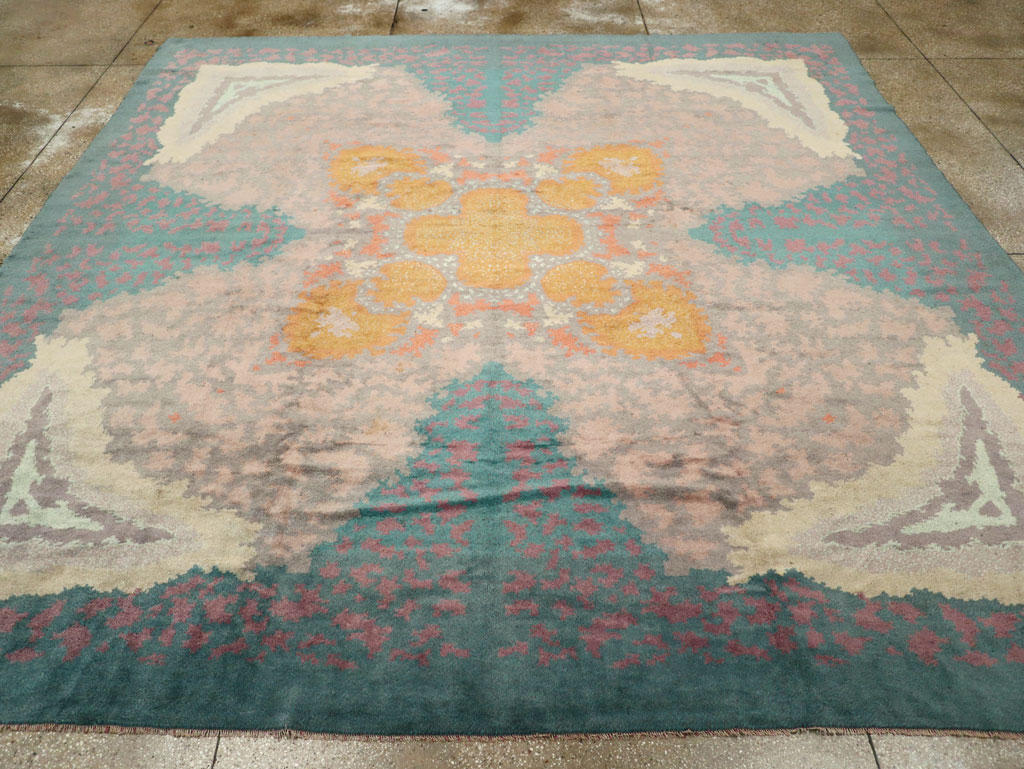 Antique European Art Deco Square Room Size Carpet, No.31338 - Galerie Shabab