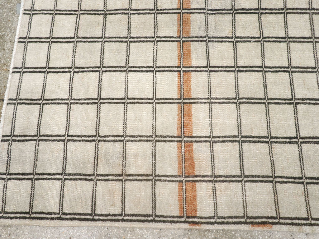 Vintage Turkish Anatolian Accent Carpet, No.31354 - Galerie Shabab