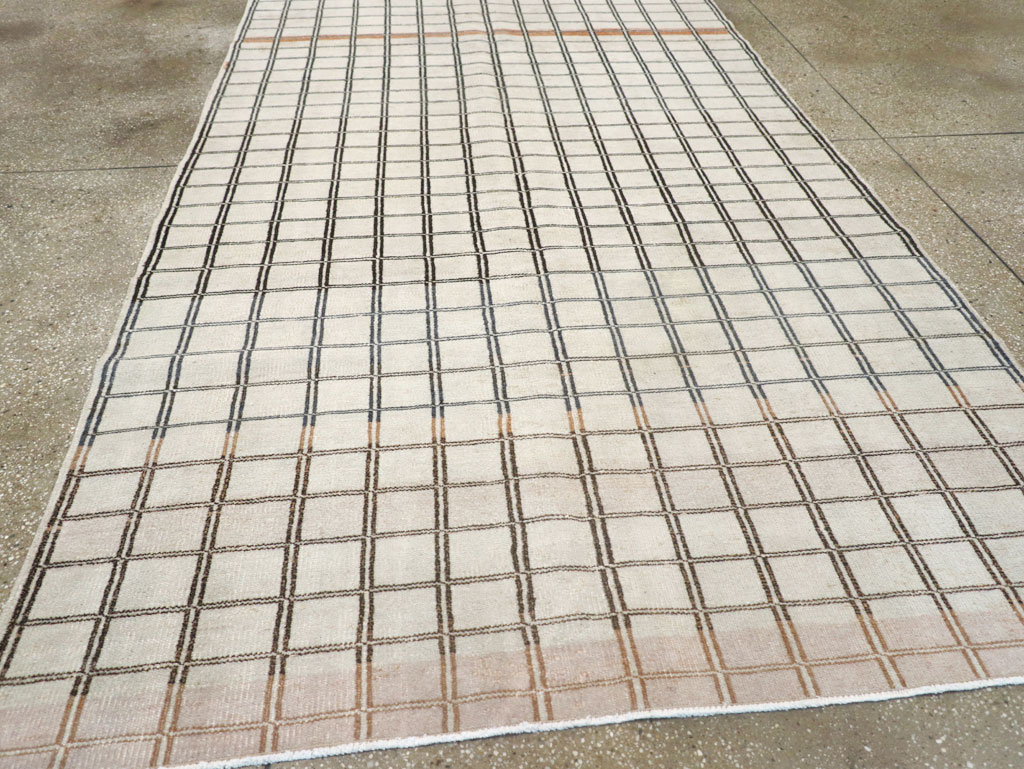 Vintage Turkish Anatolian Accent Carpet, No.31354 - Galerie Shabab