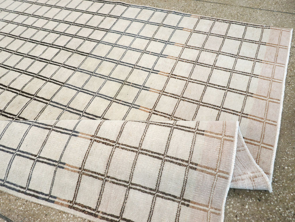 Vintage Turkish Anatolian Accent Carpet, No.31354 - Galerie Shabab