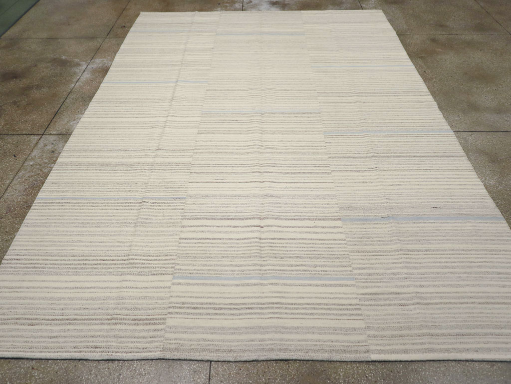 Contemporary Turkish Flatweave Kilim Room Size Carpet, No.31355 - Galerie Shabab