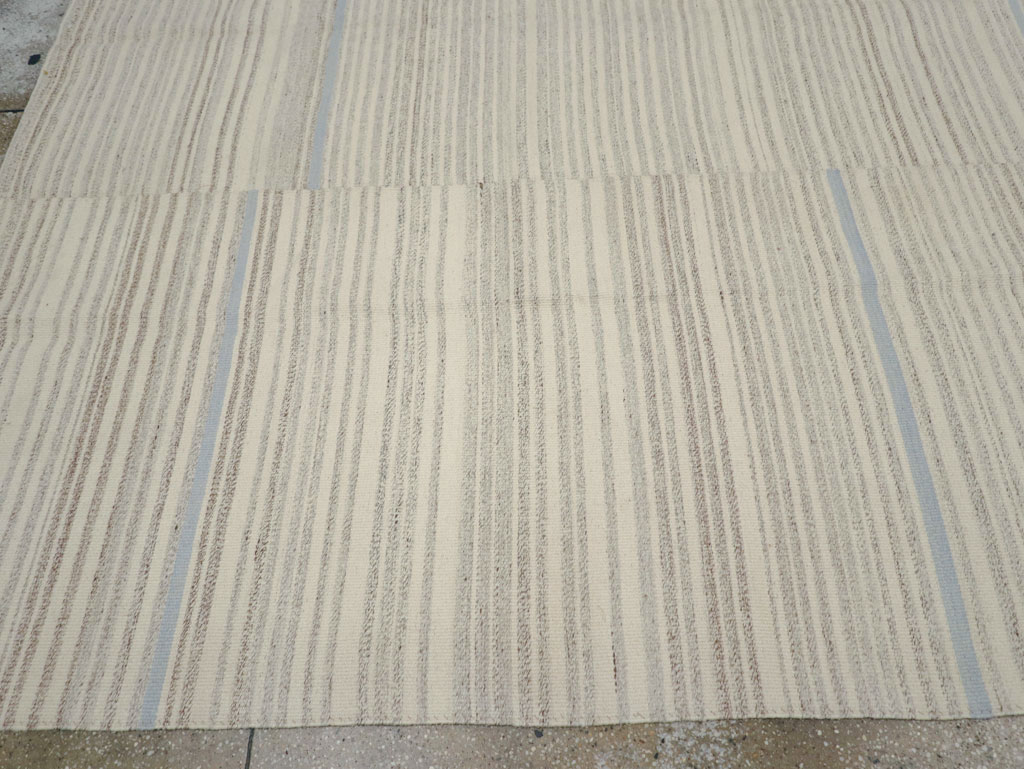 Contemporary Turkish Flatweave Kilim Room Size Carpet, No.31355 - Galerie Shabab