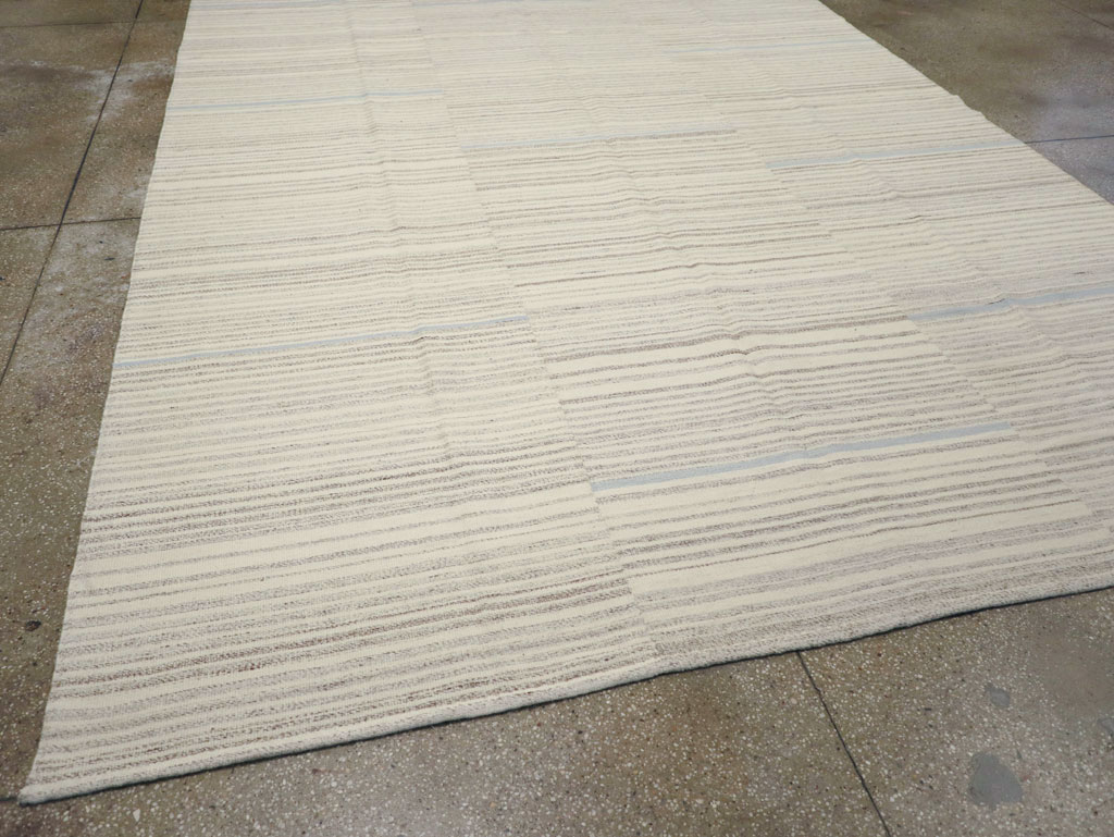 Contemporary Turkish Flatweave Kilim Room Size Carpet, No.31355 - Galerie Shabab