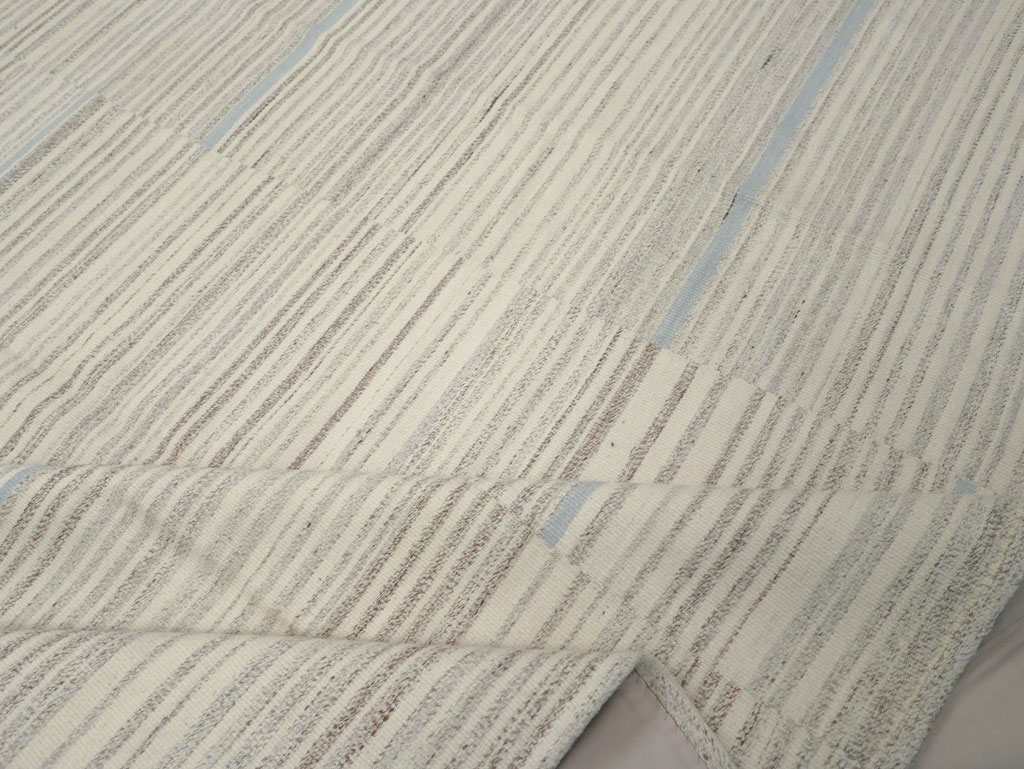 Contemporary Turkish Flatweave Kilim Room Size Carpet, No.31355 - Galerie Shabab