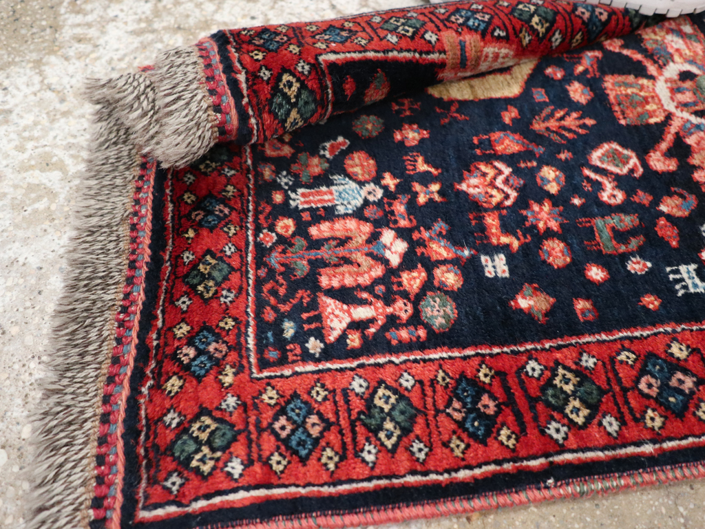 Persian Qashqai Pictorial Rug, No.31396 - Galerie Shabab