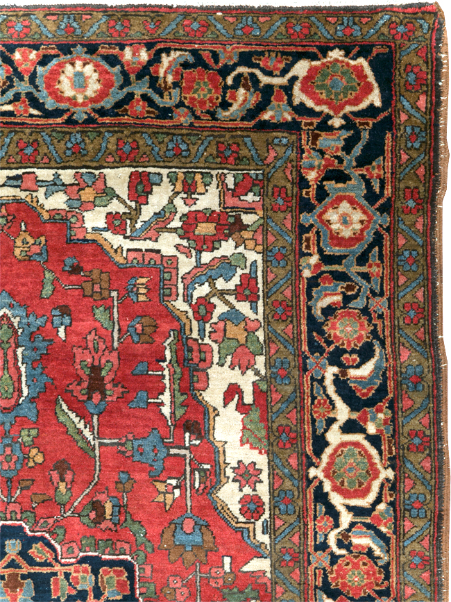 Antique Persian Heriz Accent Rug, No.31397 - Galerie Shabab