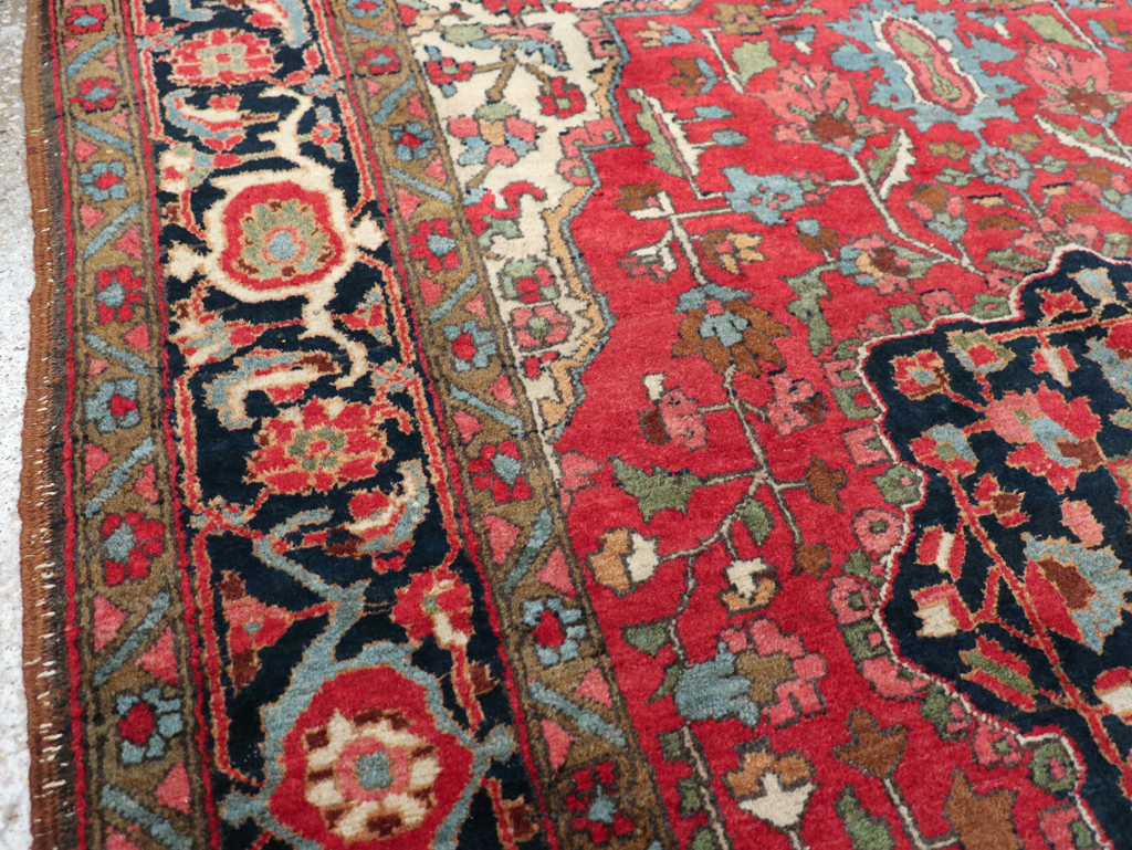 Antique Persian Heriz Accent Rug, No.31397 - Galerie Shabab