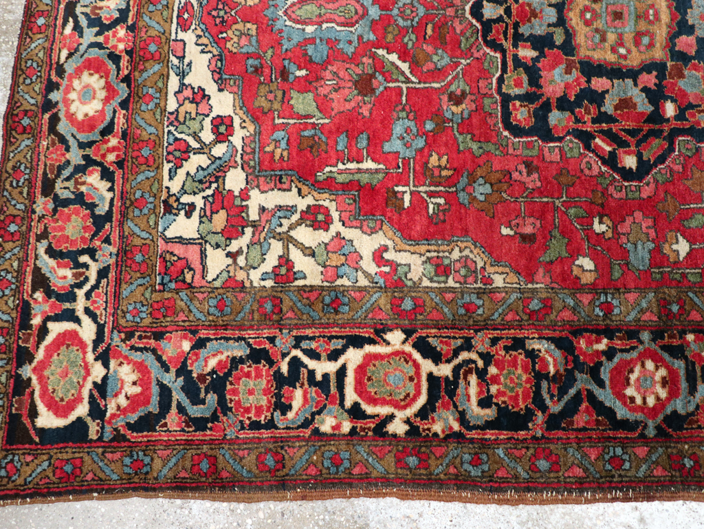 Antique Persian Heriz Accent Rug, No.31397 - Galerie Shabab