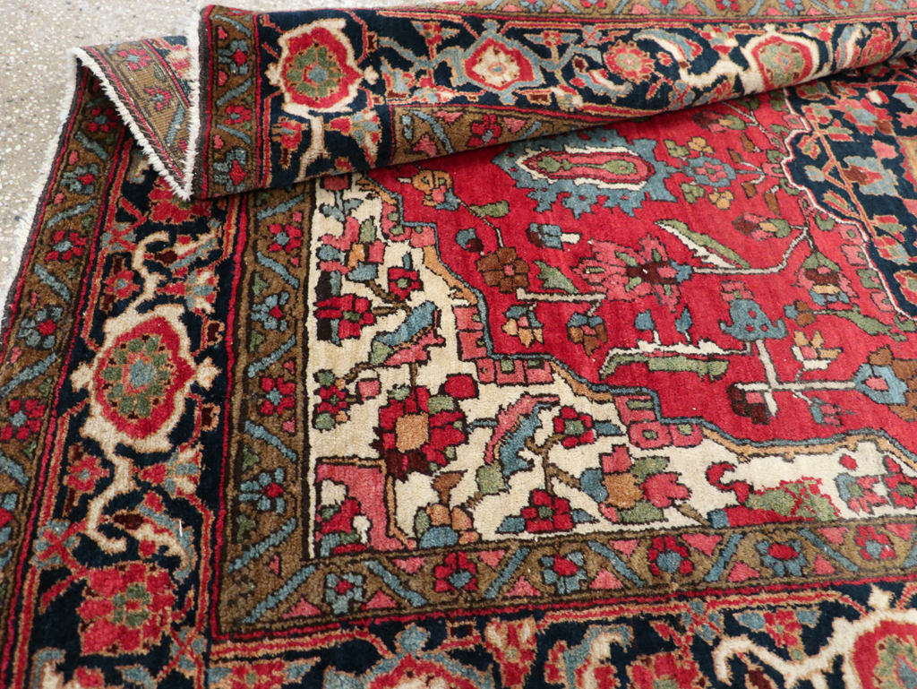 Antique Persian Heriz Accent Rug, No.31397 - Galerie Shabab