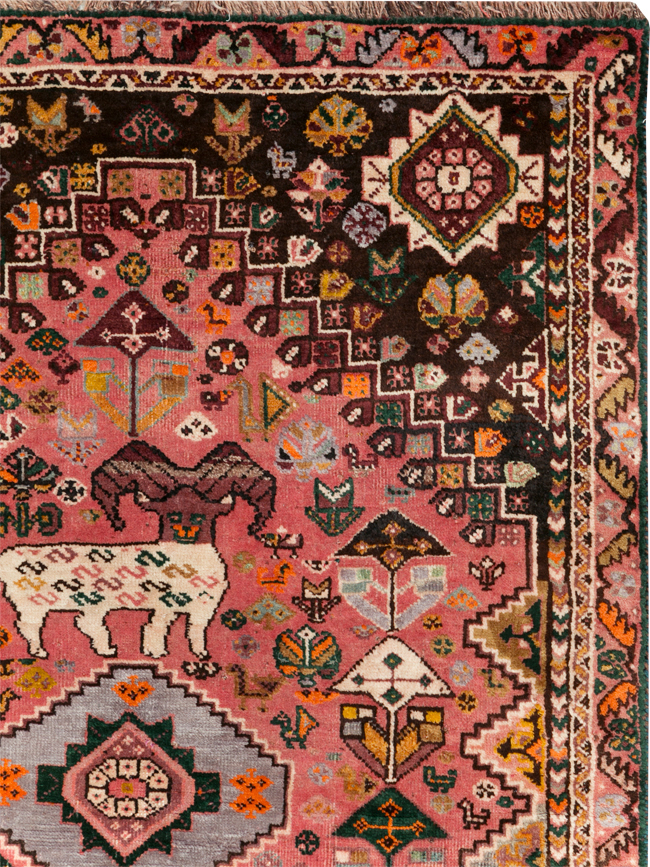 Vintage Persian Pictorial Shiraz Rug, No.31398 - Galerie Shabab
