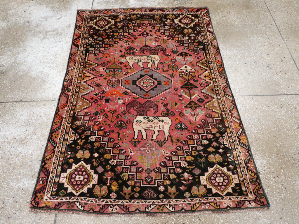 Vintage Persian Pictorial Shiraz Rug, No.31398 - Galerie Shabab