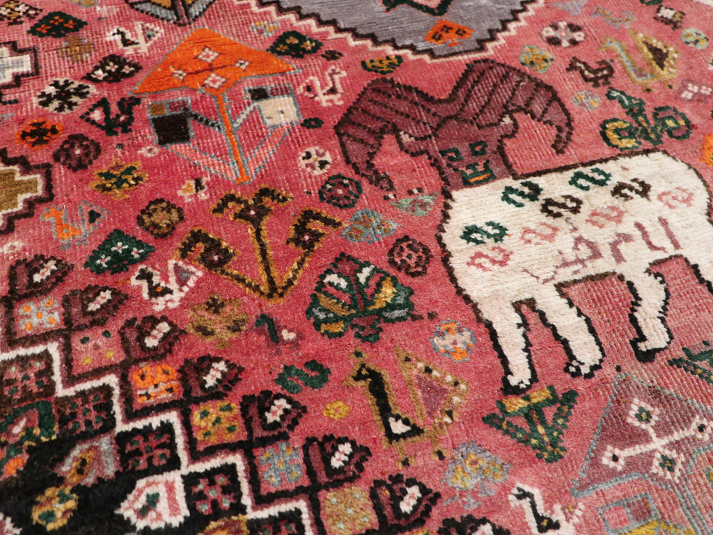 Vintage Persian Pictorial Shiraz Rug, No.31398 - Galerie Shabab