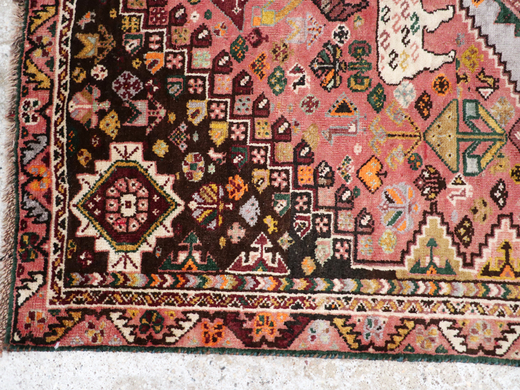 Vintage Persian Pictorial Shiraz Rug, No.31398 - Galerie Shabab