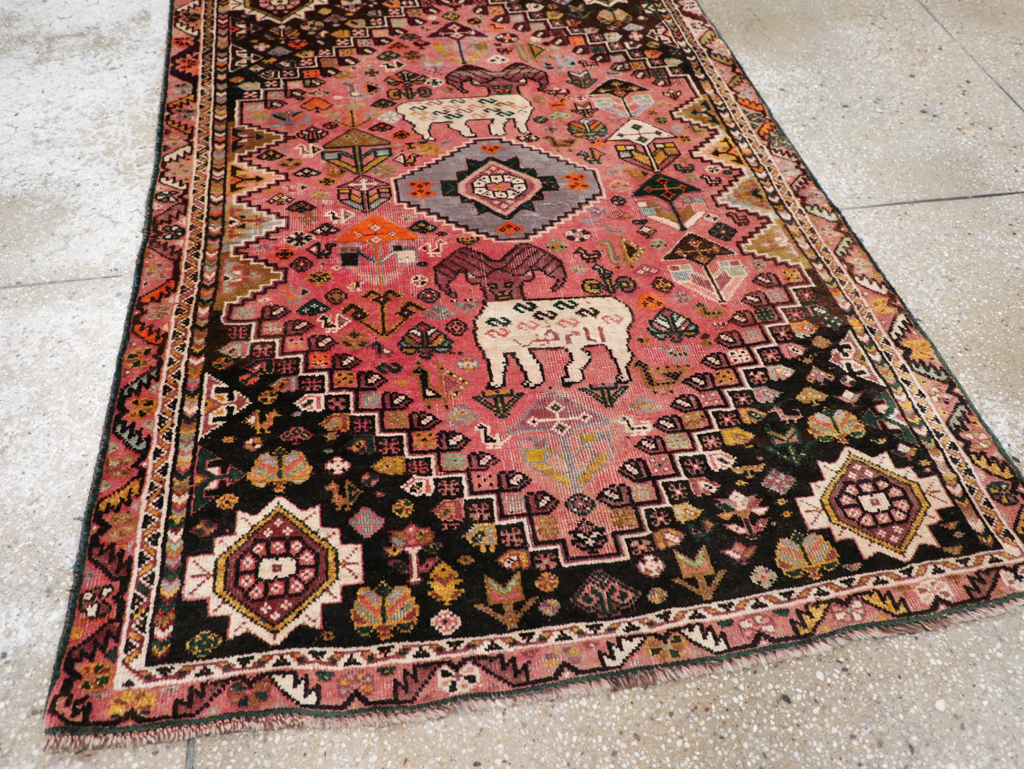 Vintage Persian Pictorial Shiraz Rug, No.31398 - Galerie Shabab