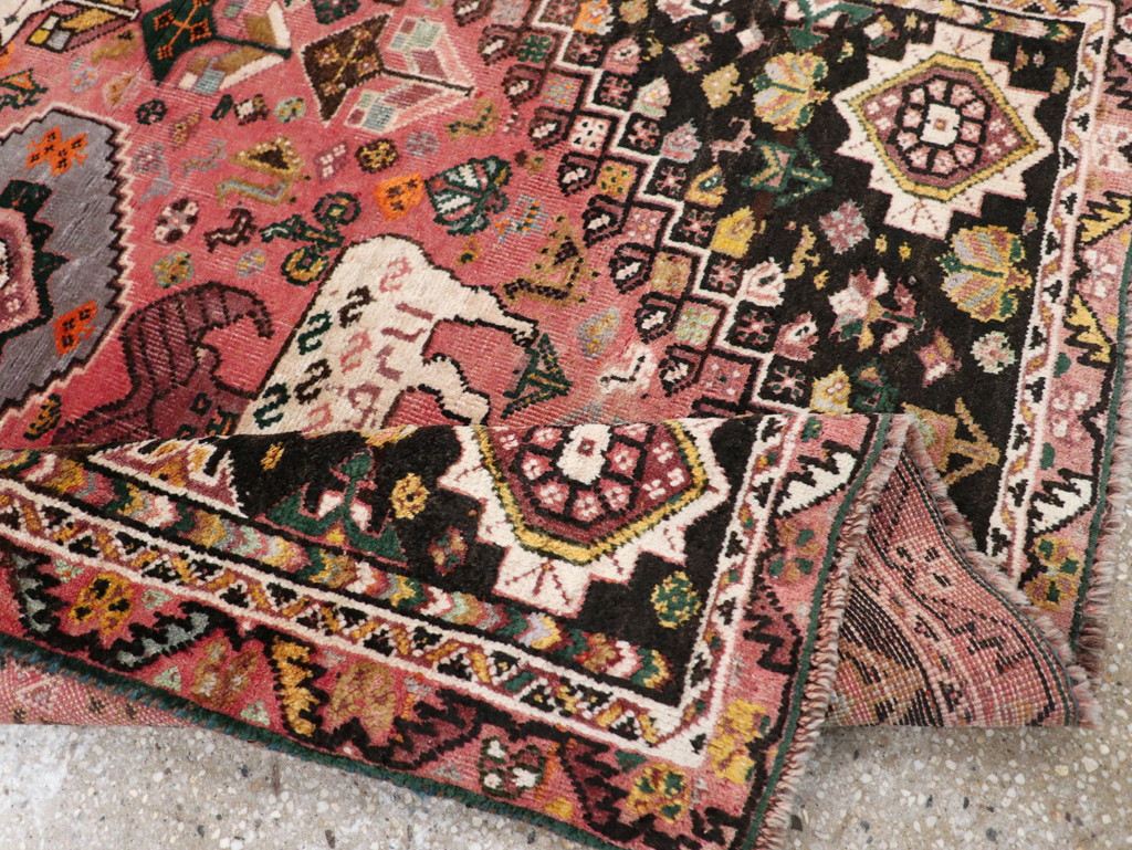 Vintage Persian Pictorial Shiraz Rug, No.31398 - Galerie Shabab