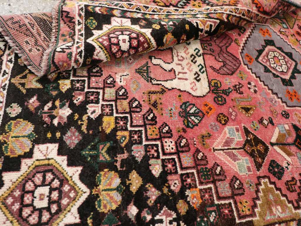 Vintage Persian Pictorial Shiraz Rug, No.31398 - Galerie Shabab