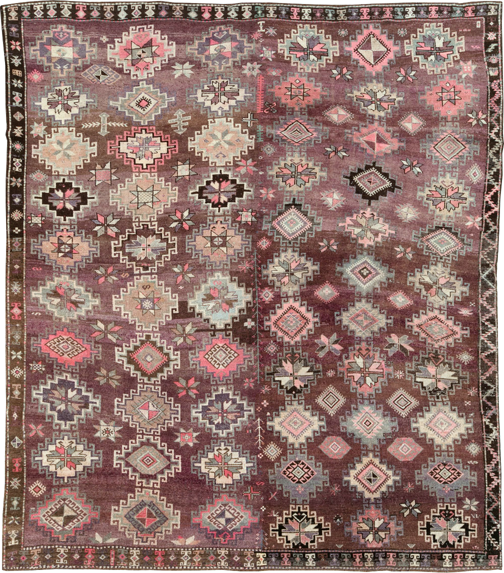 Vintage Turkish Anatolian Room Size Carpet, No.31399 - Galerie Shabab