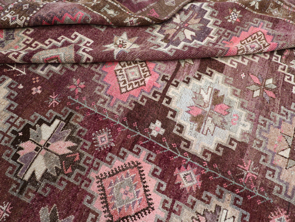 Vintage Turkish Anatolian Room Size Carpet, No.31399 - Galerie Shabab