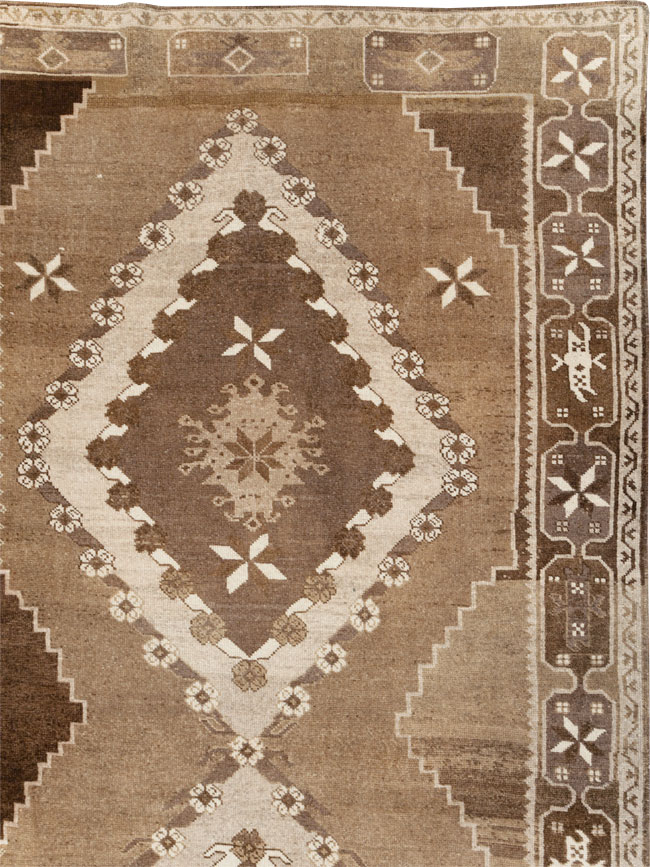 Vintage Turkish Anatolian Room Size Carpet, No.31400 - Galerie Shabab