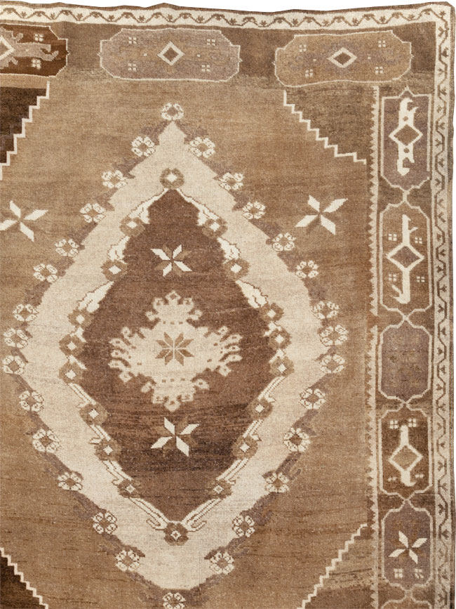 Vintage Turkish Anatolian Room Size Carpet, No.31400 - Galerie Shabab