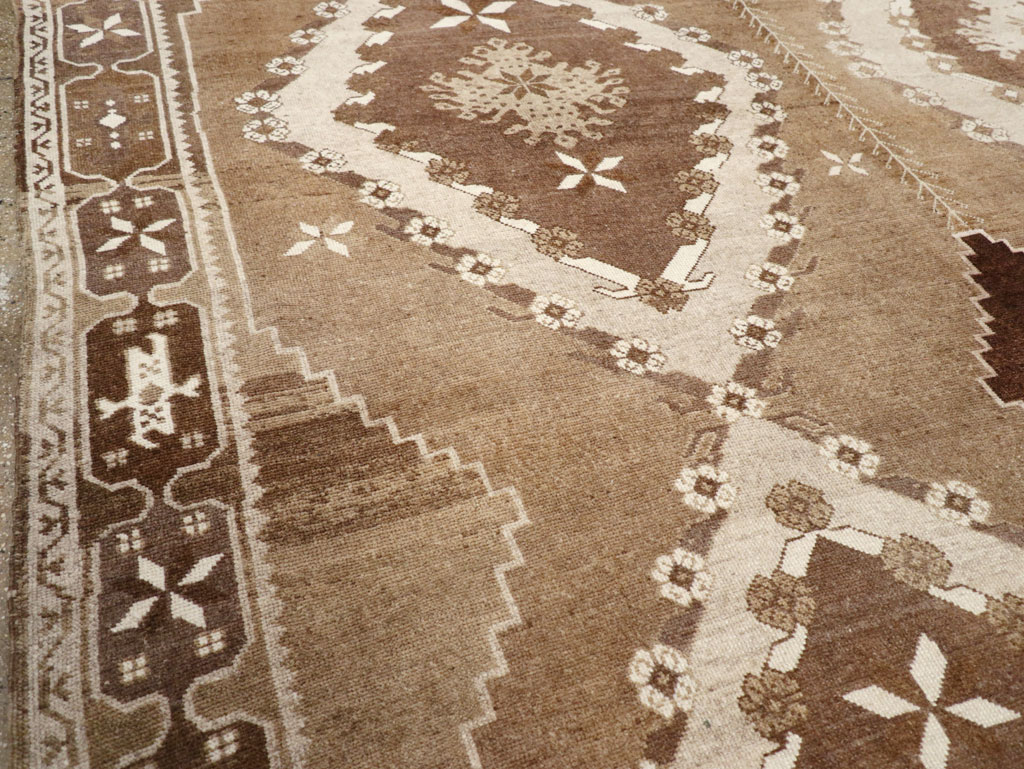 Vintage Turkish Anatolian Room Size Carpet, No.31400 - Galerie Shabab