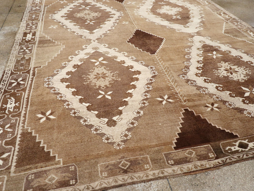 Vintage Turkish Anatolian Room Size Carpet, No.31400 - Galerie Shabab