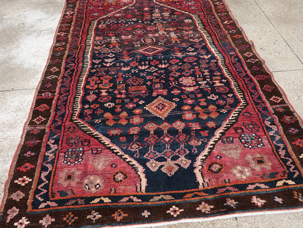 Vintage Persian Hamadan Pictorial Accent Rug, No.31413 - Galerie Shabab