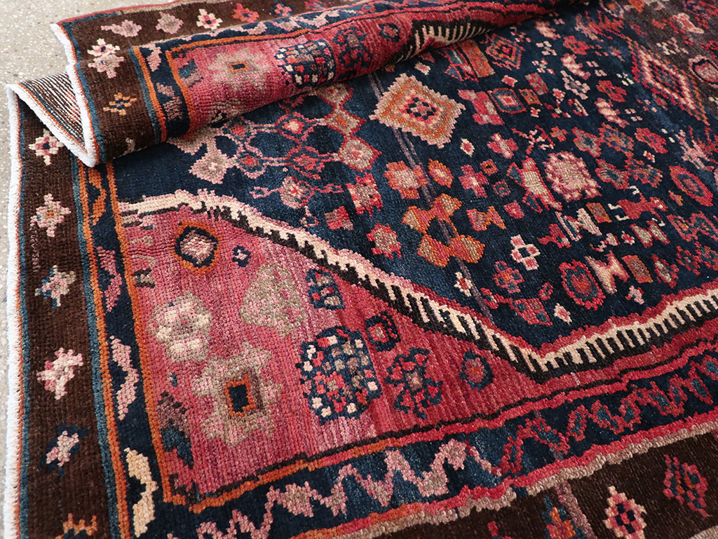 Vintage Persian Hamadan Pictorial Accent Rug, No.31413 - Galerie Shabab