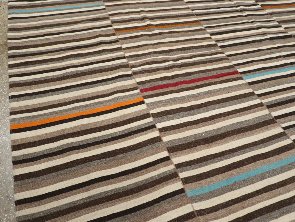 Modern Turkish Flatweave Room Size Carpet, No.31416 - Galerie Shabab