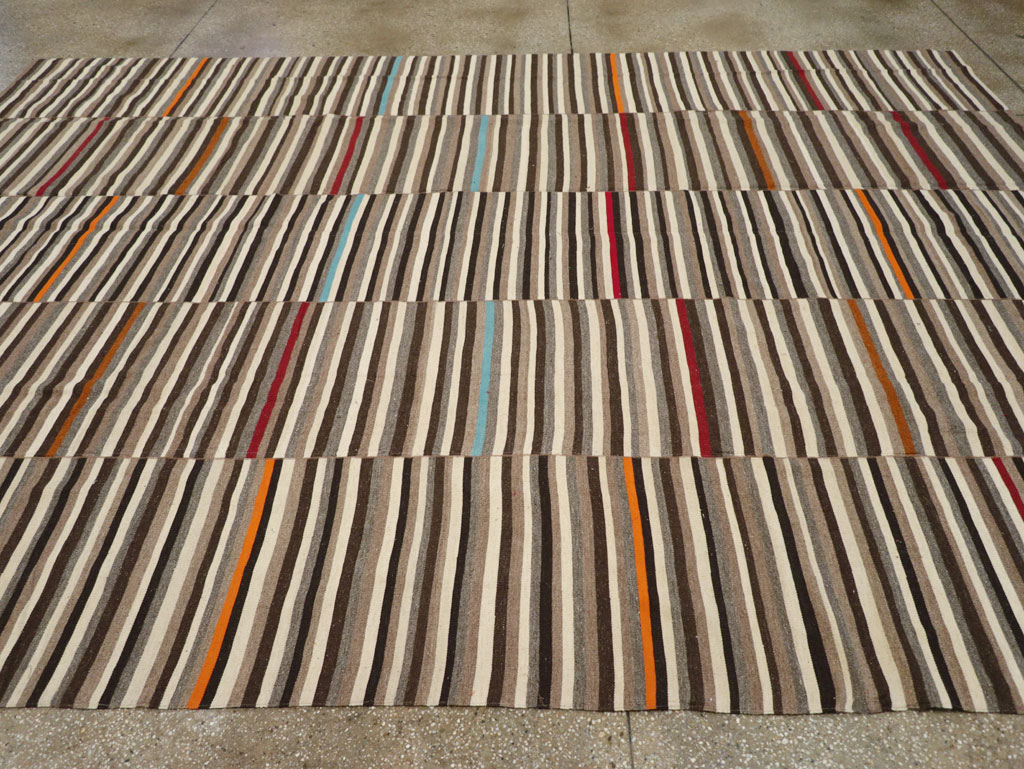 Modern Turkish Flatweave Room Size Carpet, No.31416 - Galerie Shabab