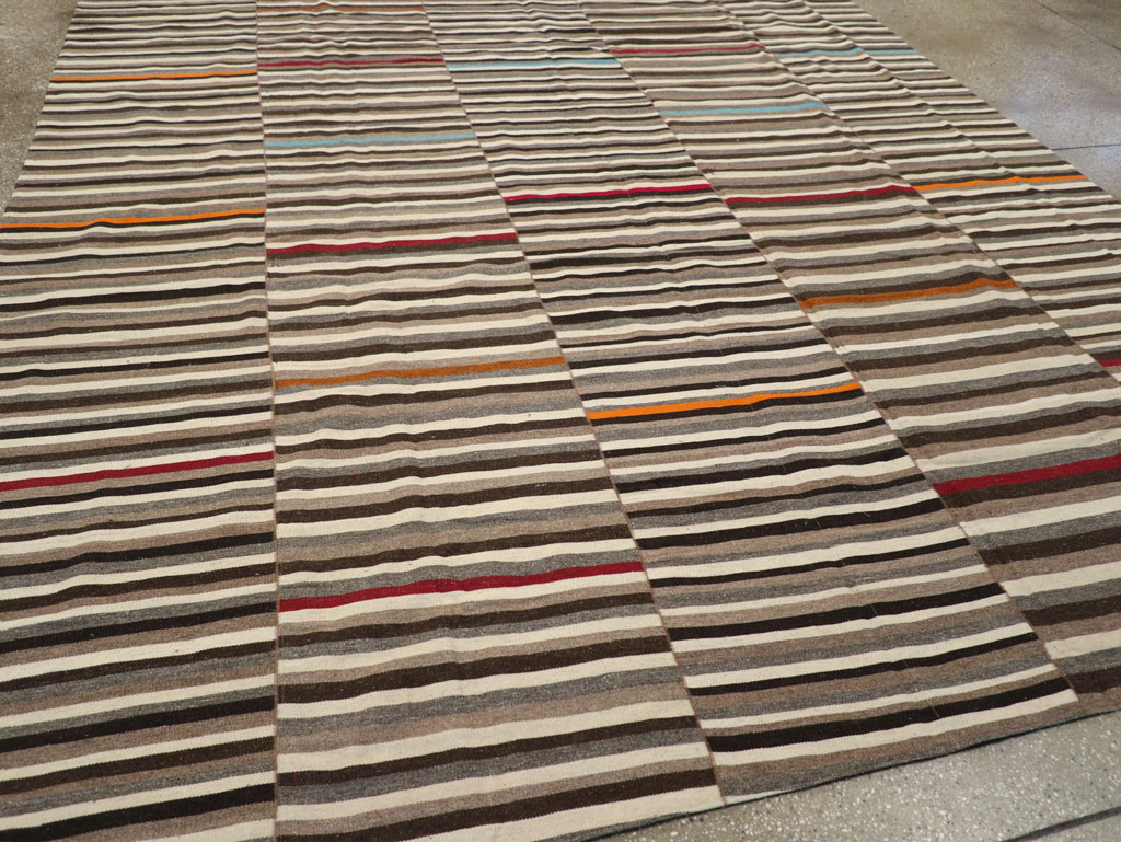 Modern Turkish Flatweave Room Size Carpet, No.31416 - Galerie Shabab