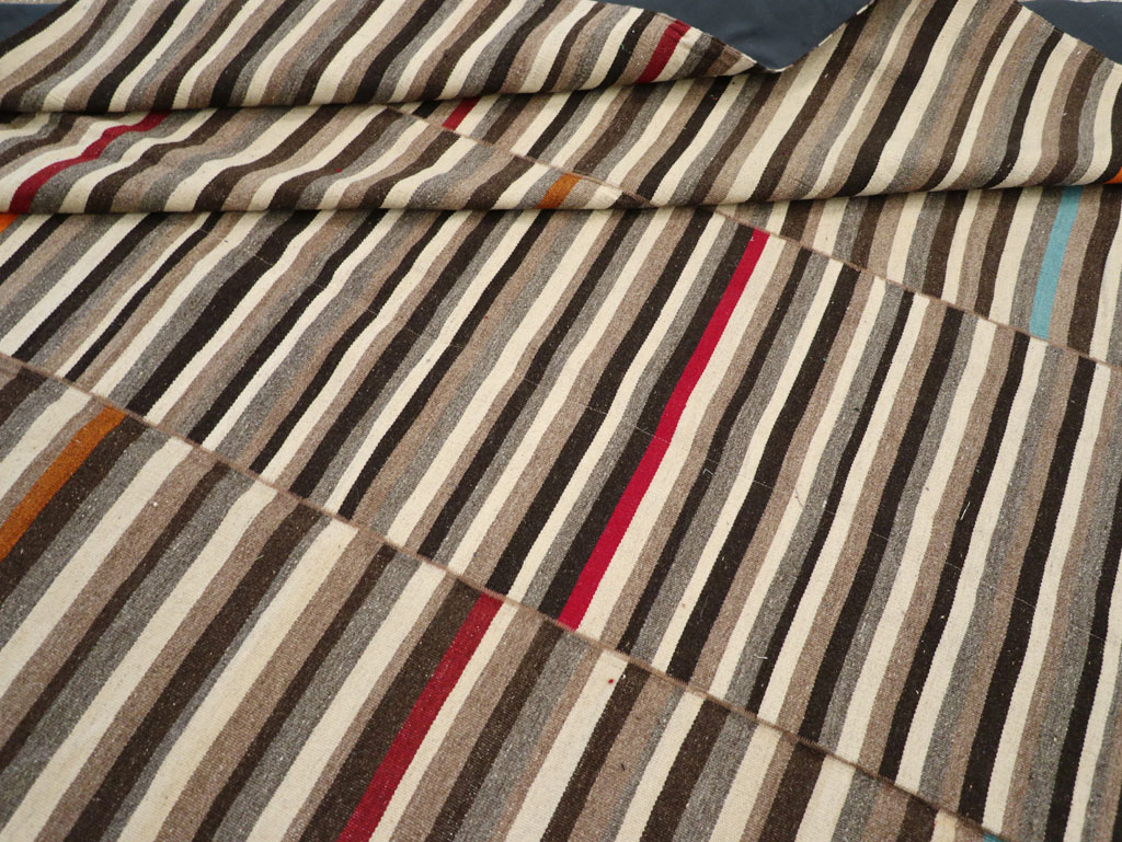 Modern Turkish Flatweave Room Size Carpet, No.31416 - Galerie Shabab