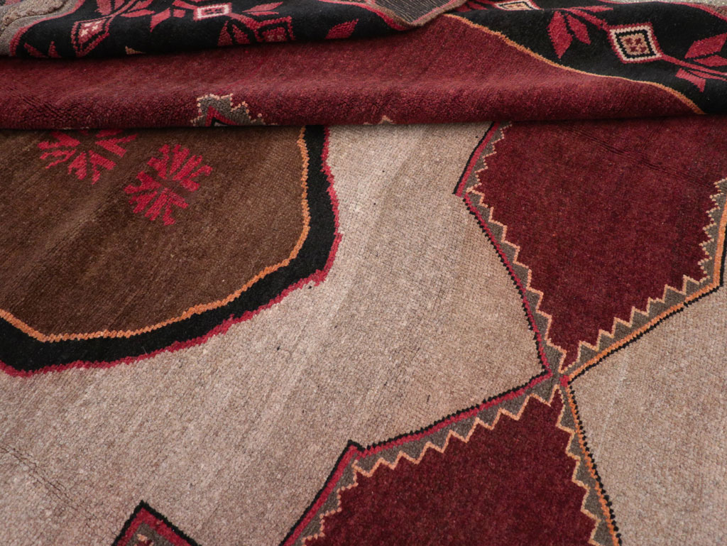 Vintage Turkish Anatolian Tribal Room Size Carpet, No.31419 - Galerie Shabab