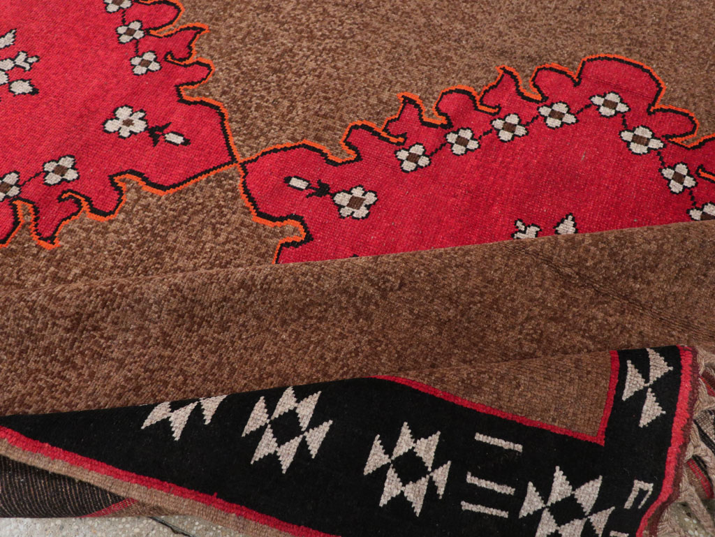 Vintage Turkish Anatolian Tribal Room Size Carpet, No.31420 - Galerie Shabab