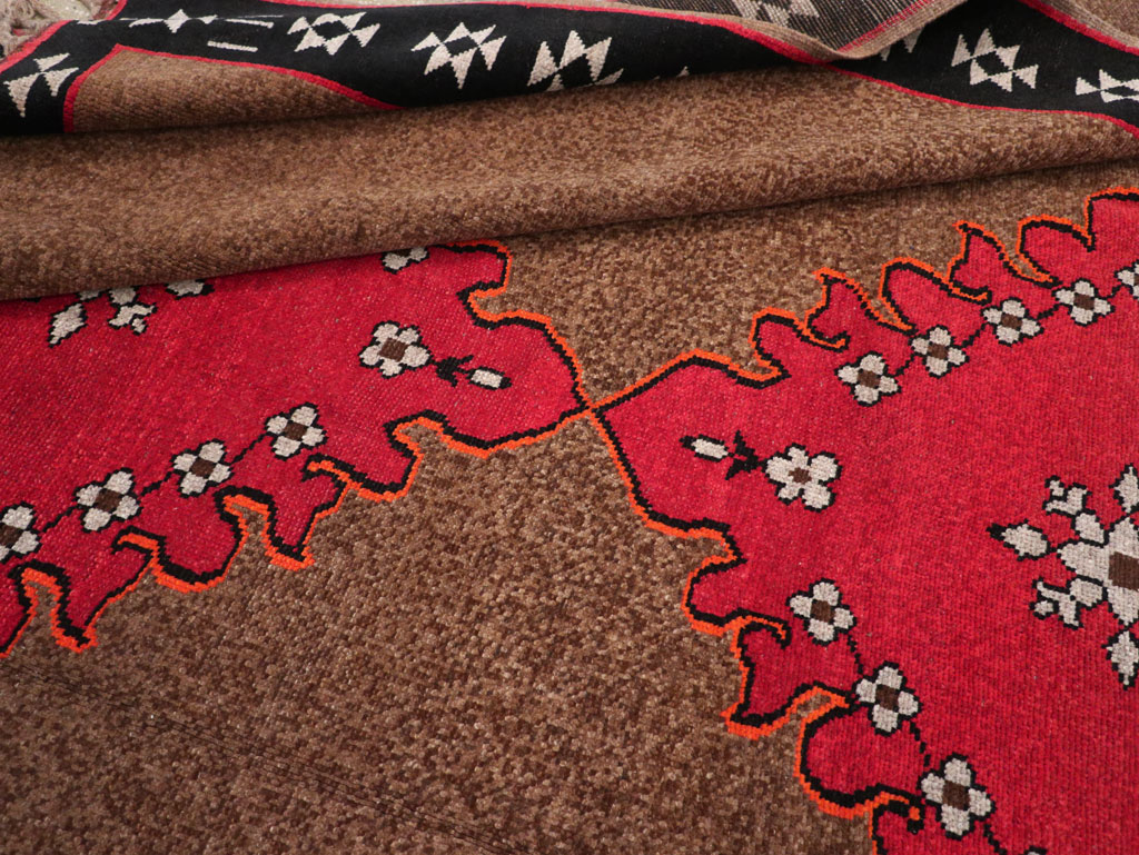Vintage Turkish Anatolian Tribal Room Size Carpet, No.31420 - Galerie Shabab