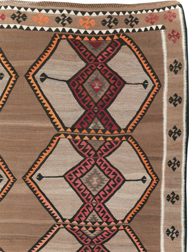 Vintage Turkish Flatweave Kilim Room Size Carpet, No.31423 - Galerie Shabab