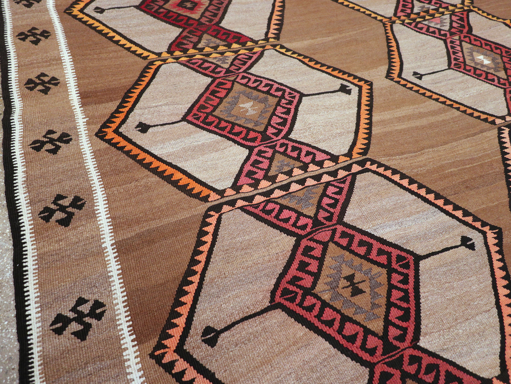 Vintage Turkish Flatweave Kilim Room Size Carpet, No.31423 - Galerie Shabab