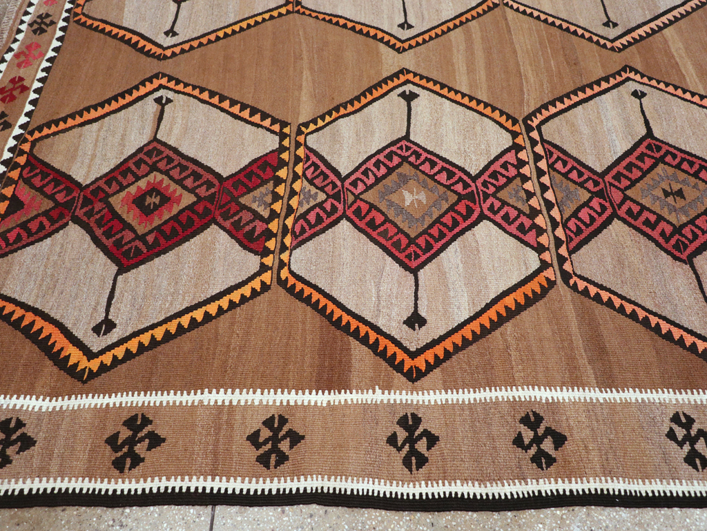 Vintage Turkish Flatweave Kilim Room Size Carpet, No.31423 - Galerie Shabab