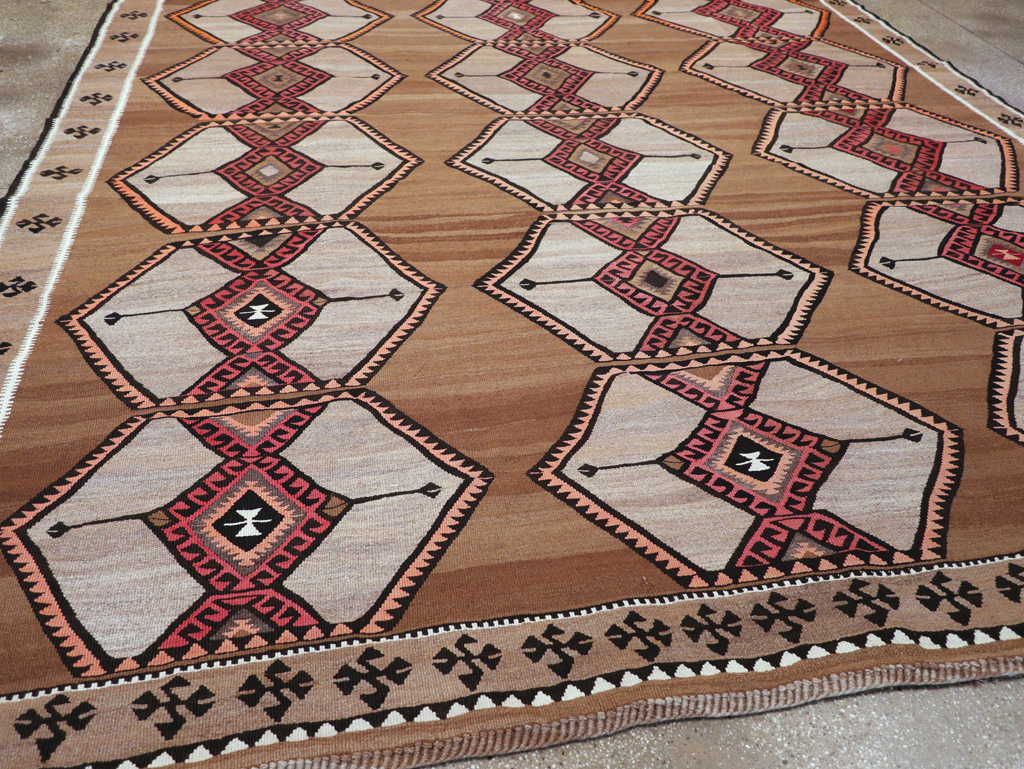 Vintage Turkish Flatweave Kilim Room Size Carpet, No.31423 - Galerie Shabab