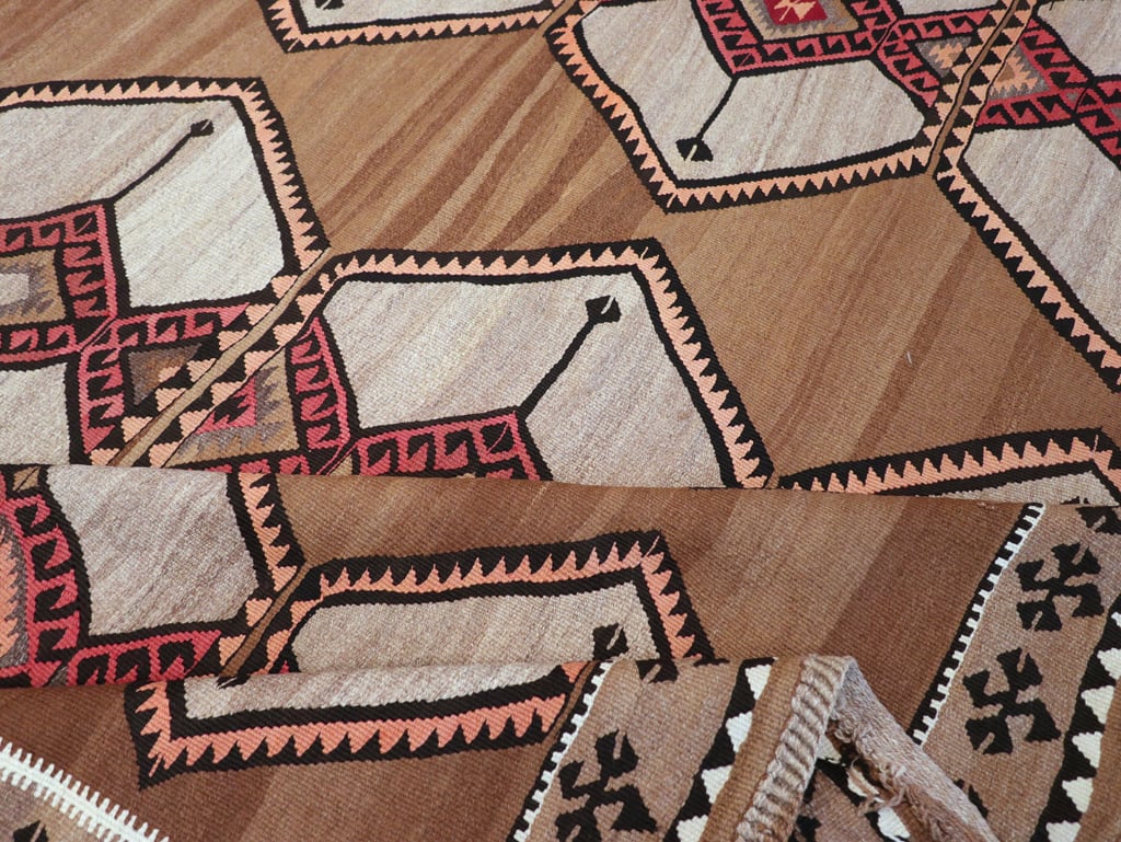 Vintage Turkish Flatweave Kilim Room Size Carpet, No.31423 - Galerie Shabab