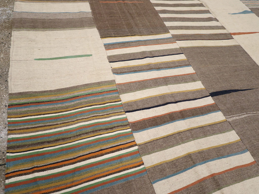 Modern Turkish Flatweave Room Size Carpet, No.31427 - Galerie Shabab