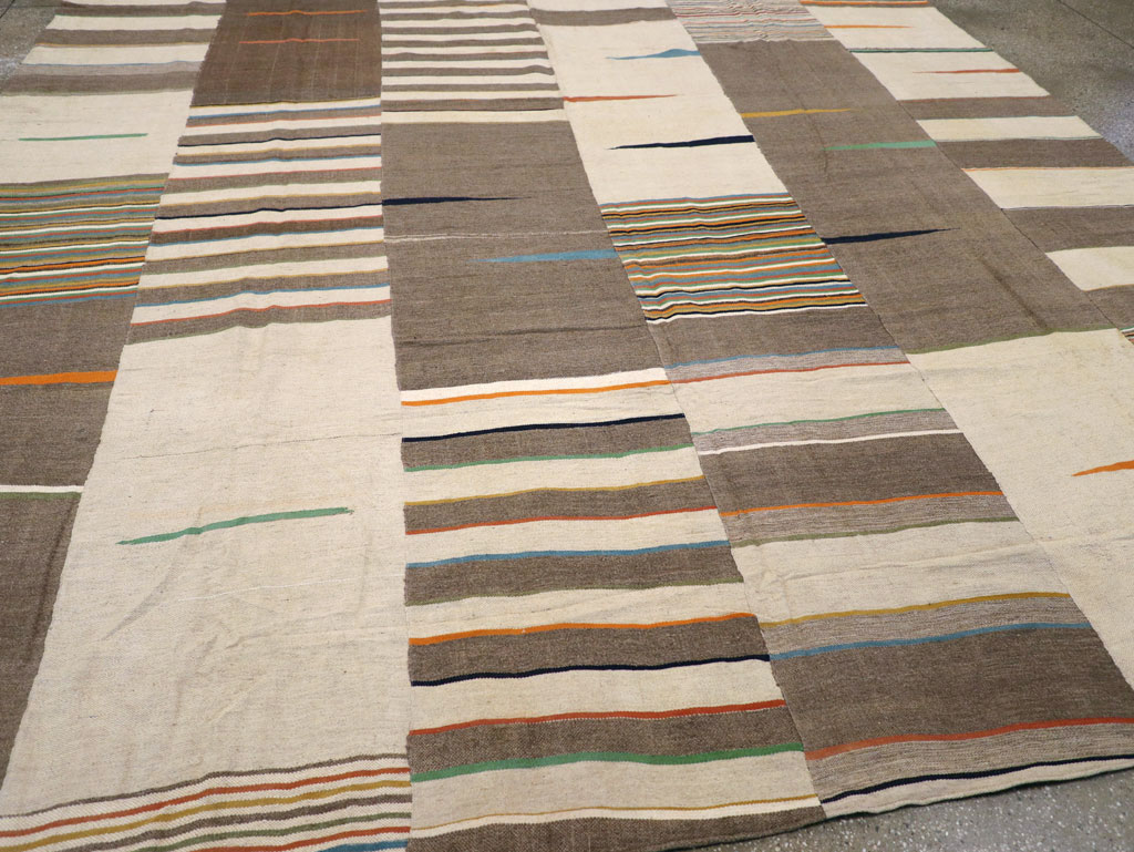Modern Turkish Flatweave Room Size Carpet, No.31427 - Galerie Shabab